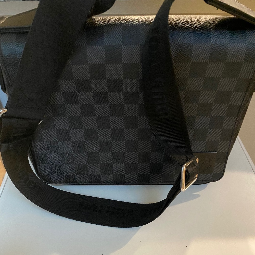 Louis Vuitton Damier Messenger Bag